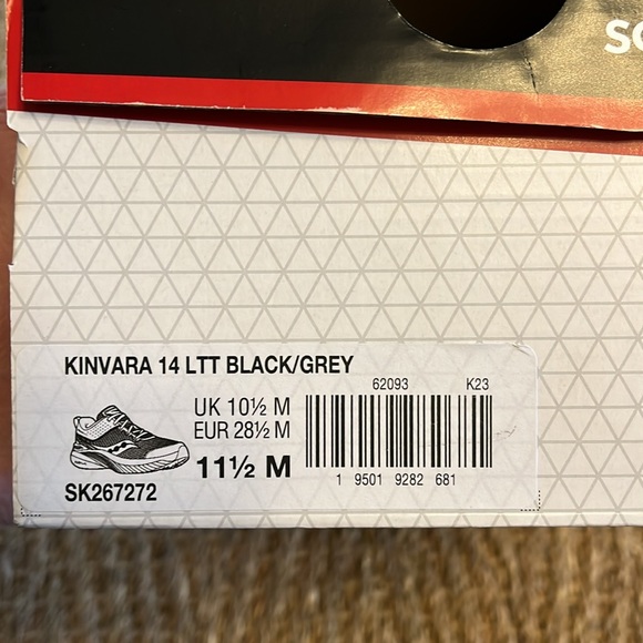 NEW Boys Saucony Kinvara Sneakers - Picture 7 of 7